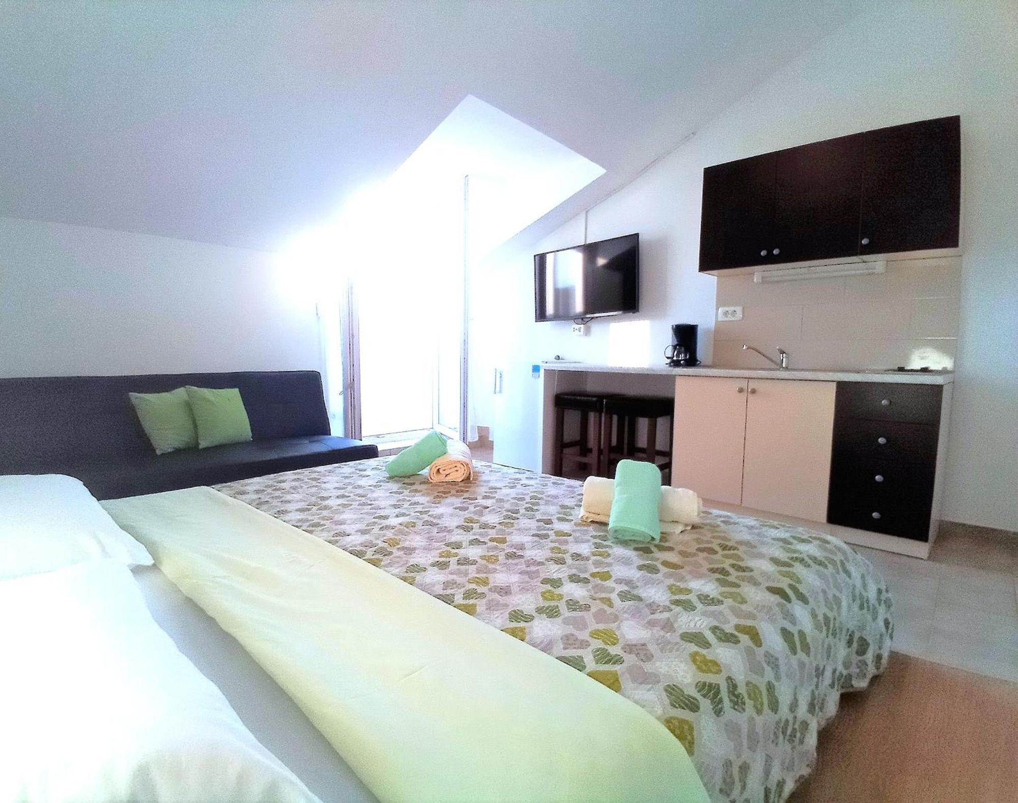 Guesthouse Cecilia 2 Malinska Eksteriør bilde