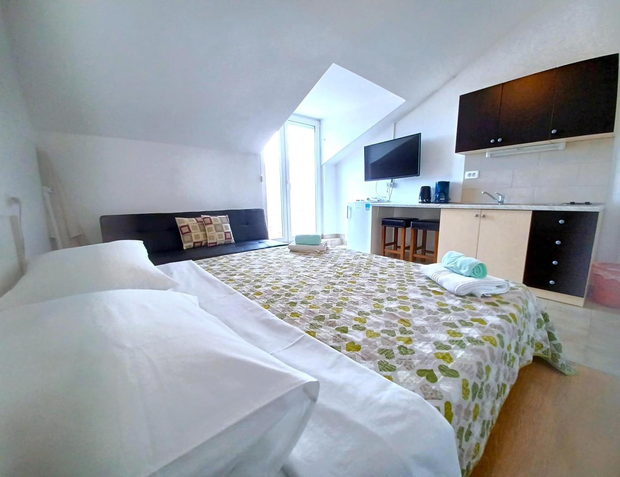 Guesthouse Cecilia 2 Malinska Eksteriør bilde